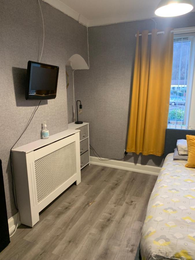 Nevis Rooms - Self Check In With Free Onsite Parking Inverlochy ภายนอก รูปภาพ